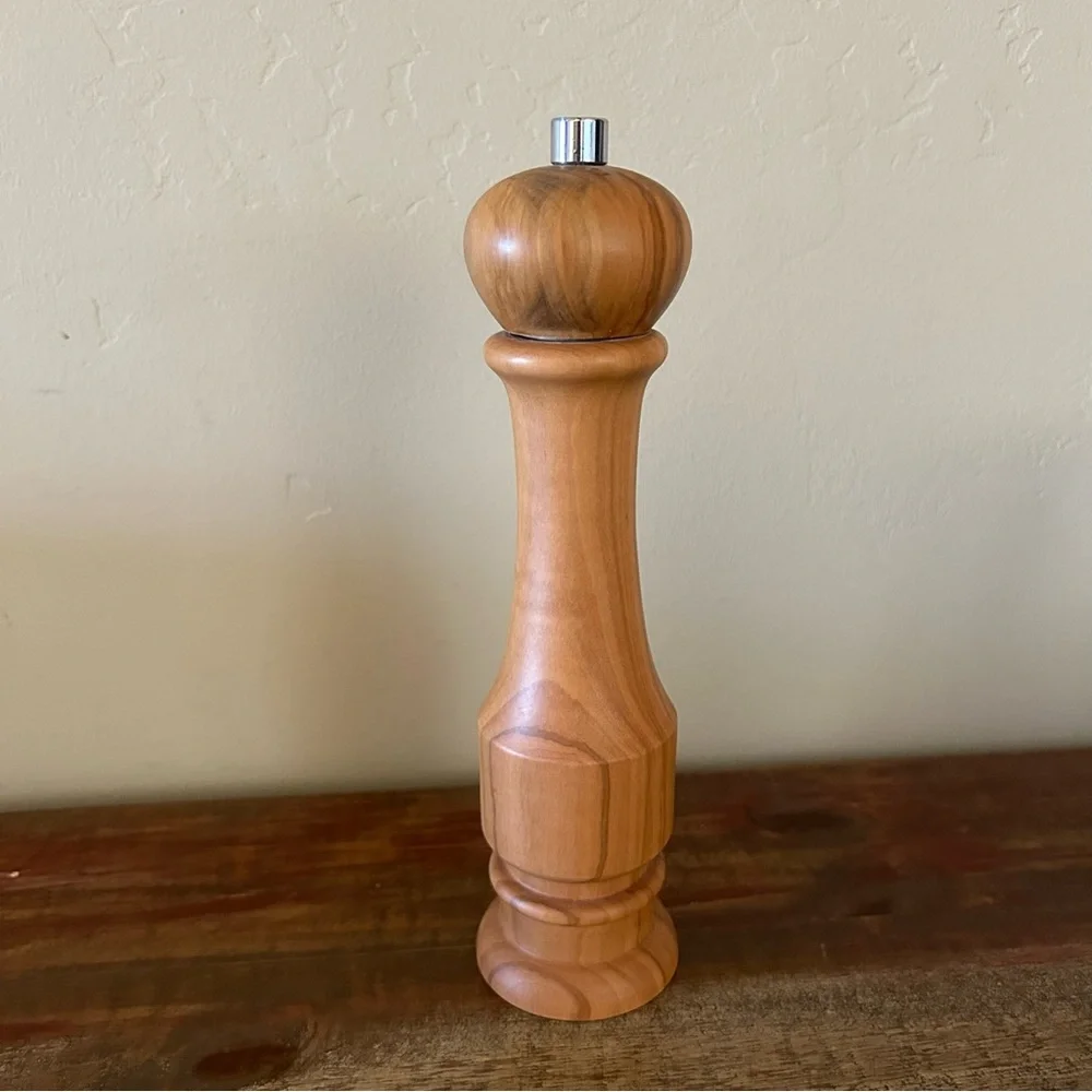 Williams Sonoma 9” Pepper Mill
